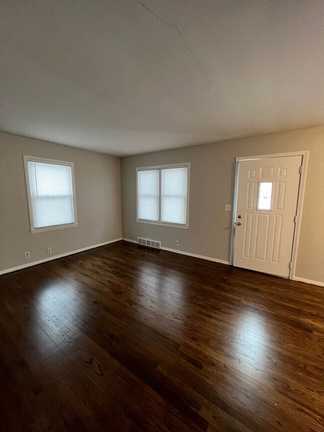 Building Photo - Nice 3 bed 1 bath house. $1350