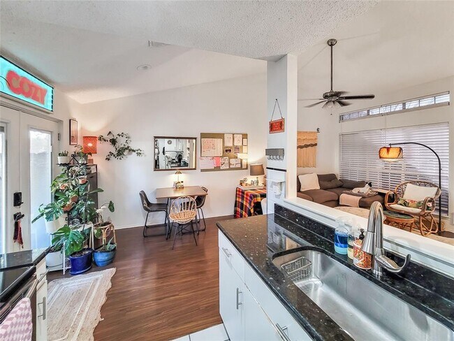 Foto del edificio - 1015 E Yager Ln