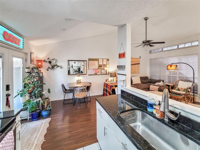 Building Photo - 1015 E Yager Ln