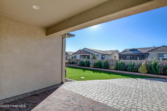 Foto del edificio - 8736 N Peaceful Vly Wy