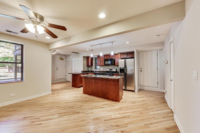 Building Photo - 4824 N Hoyne Ave