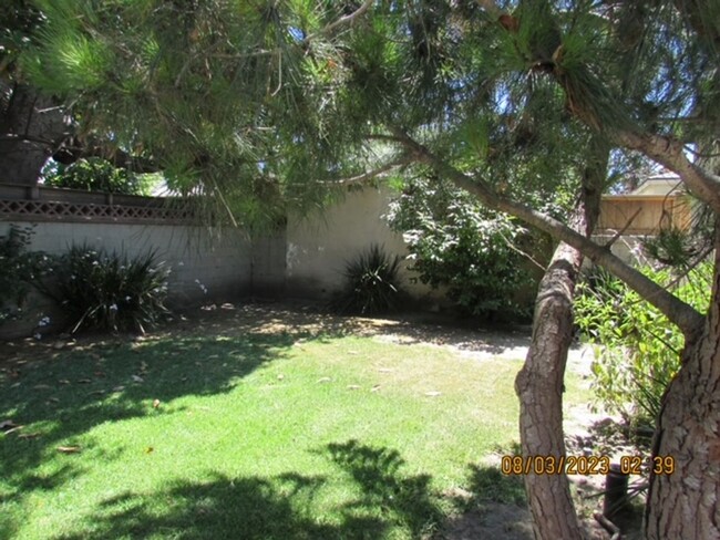 Foto del edificio - Open house Sat 12/21 1:30-3pm Darling home...