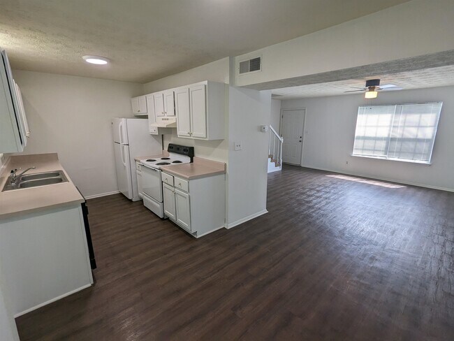 Building Photo - 2036 Pecan Ct