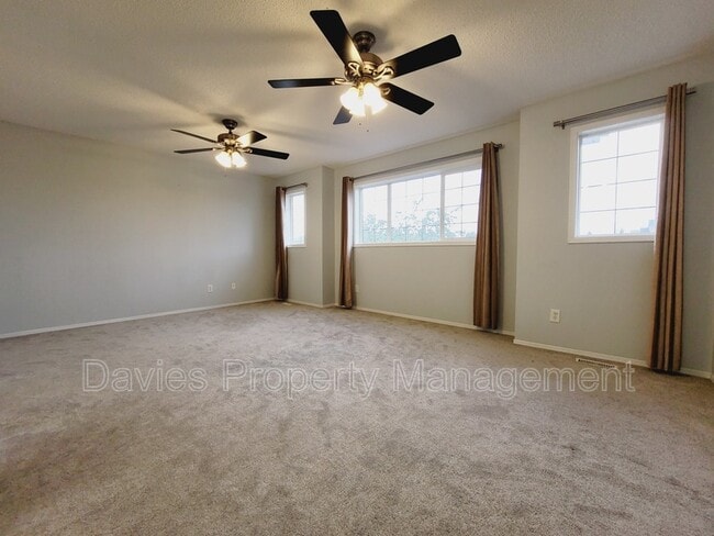 Building Photo - 3550 McLean Crescent SW