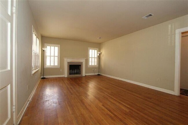 Foto del edificio - PRICE REDUCTION!!! 3 Bedroom 3 bath in Tec...