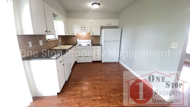 Building Photo - Spacious 3 Bedroom, 1 Bathroom Duplex for ...