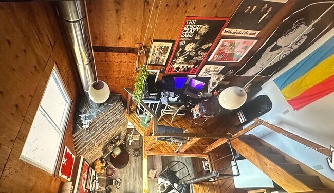 Foto del edificio - 1047 Danby Rd