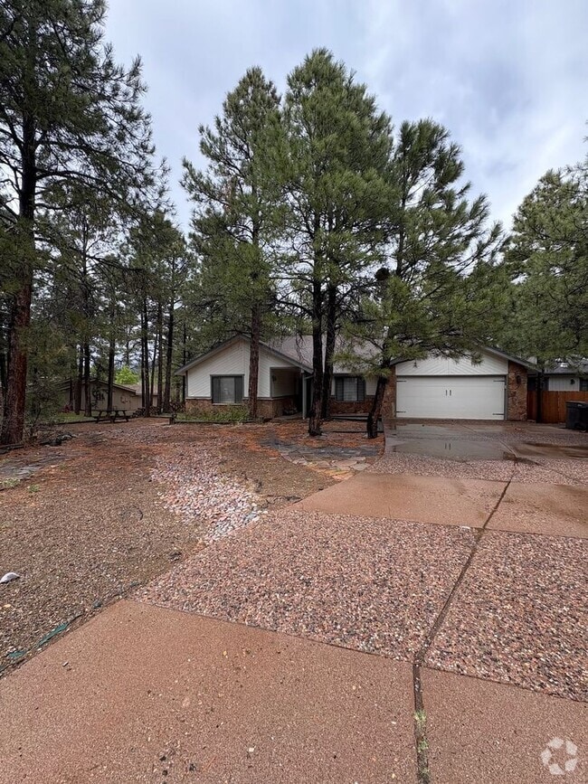 Building Photo - 4842 Medina Way