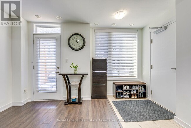 Photo du bâtiment - 1555 Kingston Rd