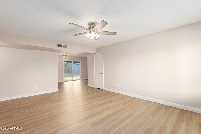Building Photo - 233 E Oxford Dr