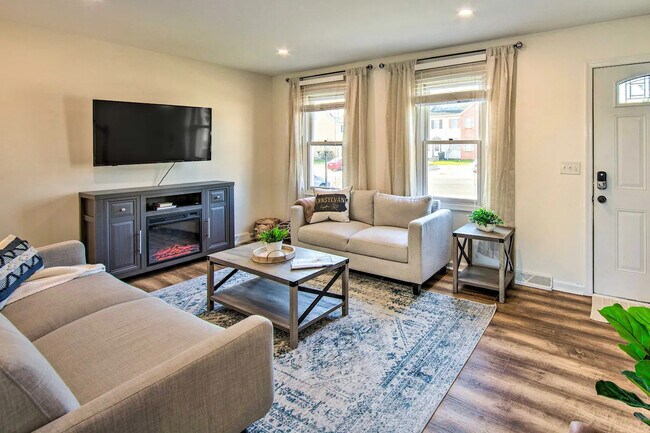 Foto del edificio - 241 Heatherwood Dr