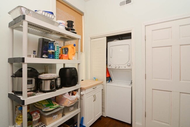 Building Photo - 2347 W 24th Pl