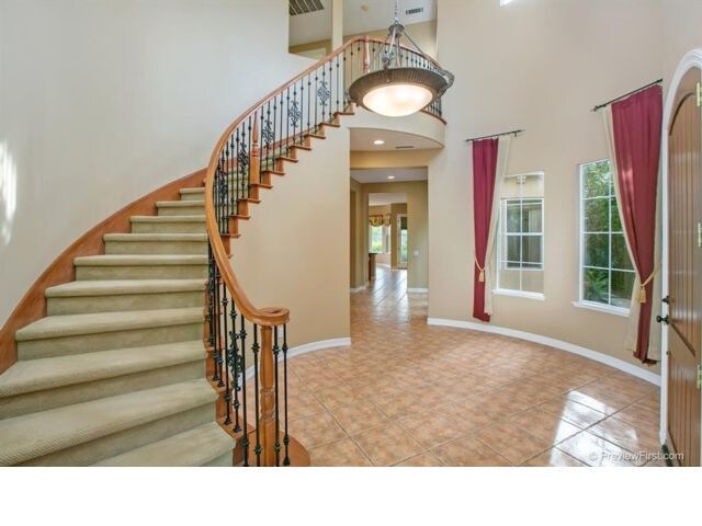Building Photo - 2825 Carrillo Way