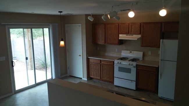Building Photo - 8478 N Placita De La Manzana