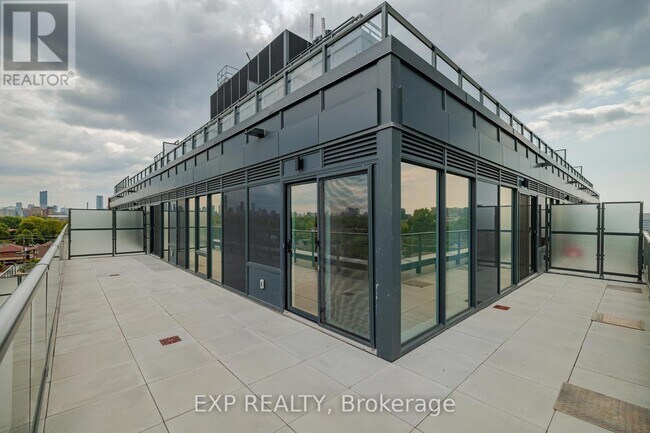 Building Photo - 5-605 Lakeview Ave