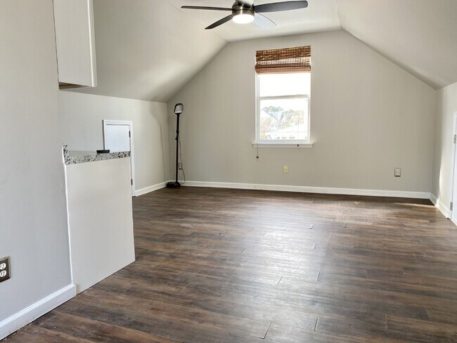 Foto del edificio - Bluffton Park Garage Apartment For Rent!