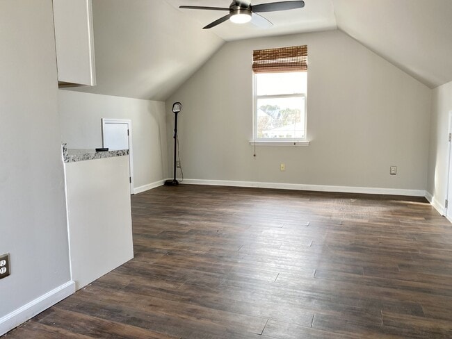 Building Photo - Bluffton Park Garage Apartment For Rent!
