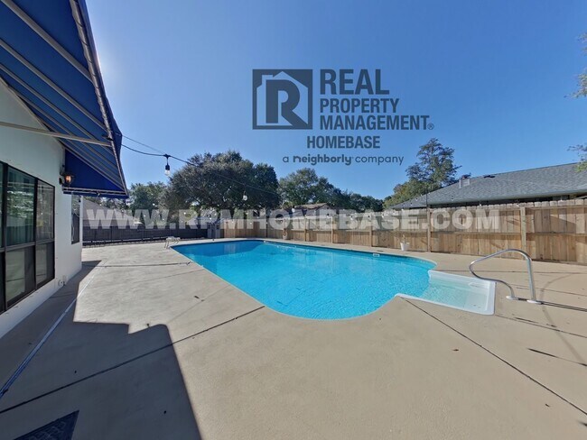 Foto del edificio - Live in Style: Elegant Retreat with Pool and Premium Features! South Crestview *Virtual Tour Avai...