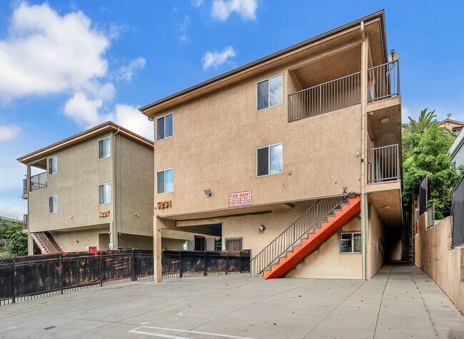 Building Photo - 5231 Huntington Dr N