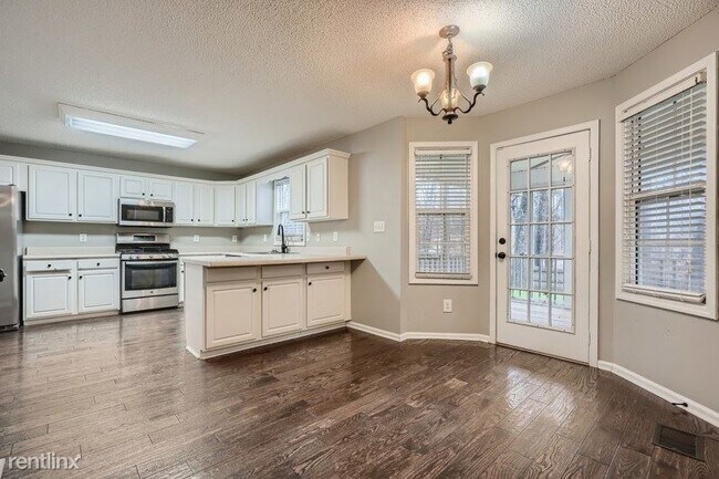 Building Photo - 4 br, 3.5 bath House - 249 Edgewood Drive