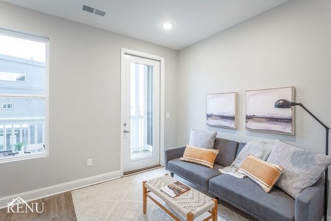 Foto del edificio - 2322 E 18th St Pl