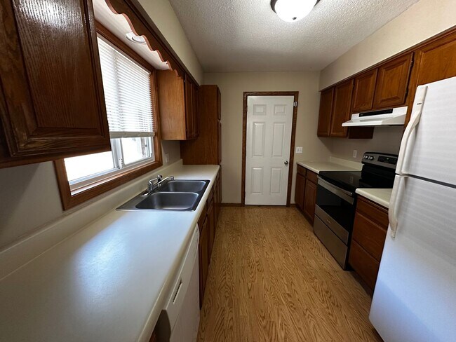 Foto del edificio - 2 bed 2 Bath 2 Story Townhome