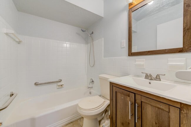 Building Photo - 2022 Jannette Dr