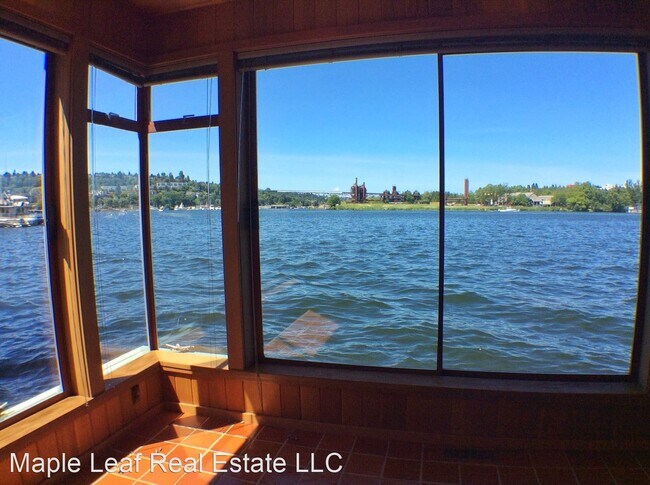 Foto del edificio - 2 br, 1.5 bath House - 10 E Roanoke St Slip 6