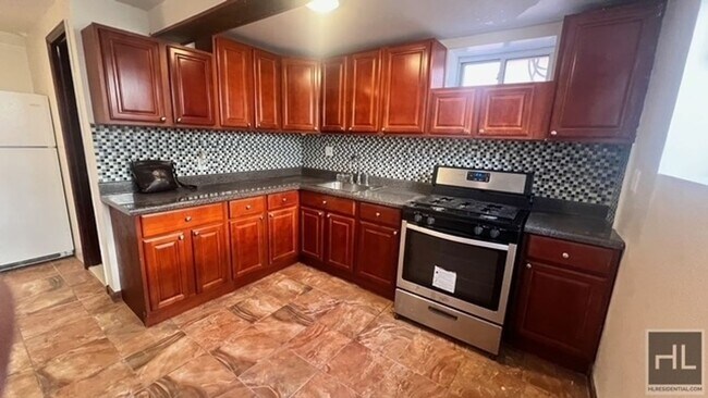 Foto del edificio - 720 E 39th St