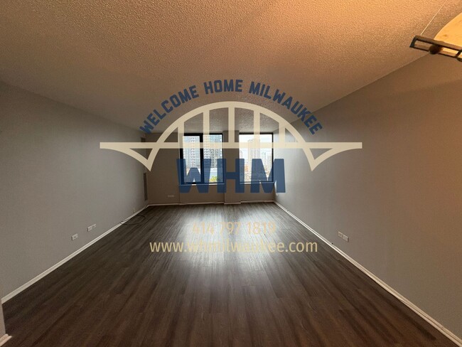 Building Photo - 929 N Astor St