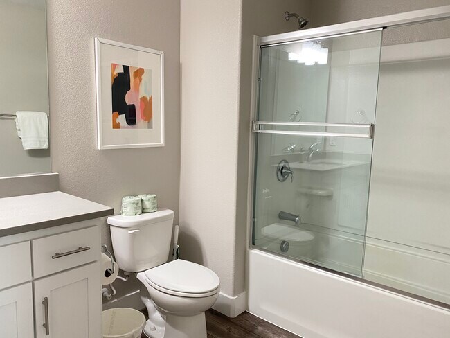 1er piso, baño principal - 3900 Degree Ln