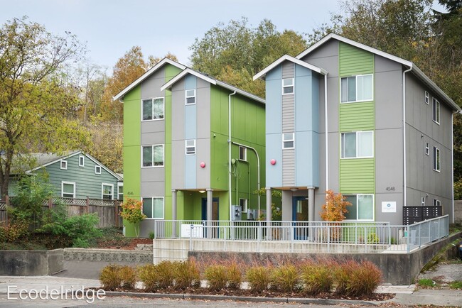 Foto del edificio - 4548-4548 Delridge Way SW