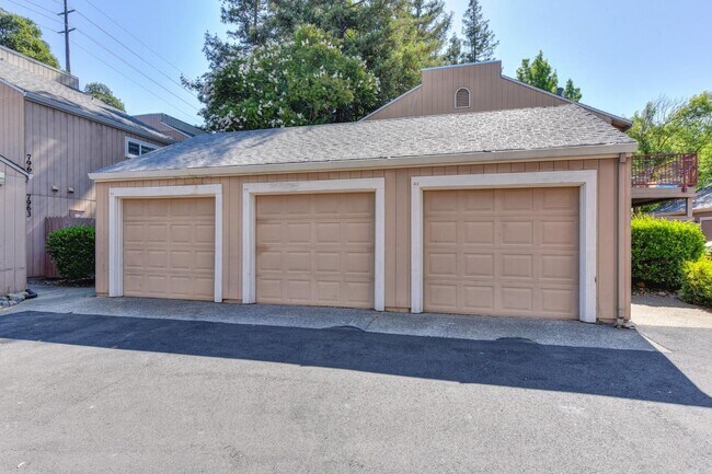 Building Photo - 7965 Arcade Lake Ln