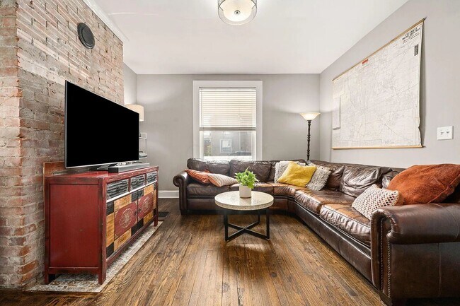 Living Area - Angle 1 - 34 S Cypress Ave