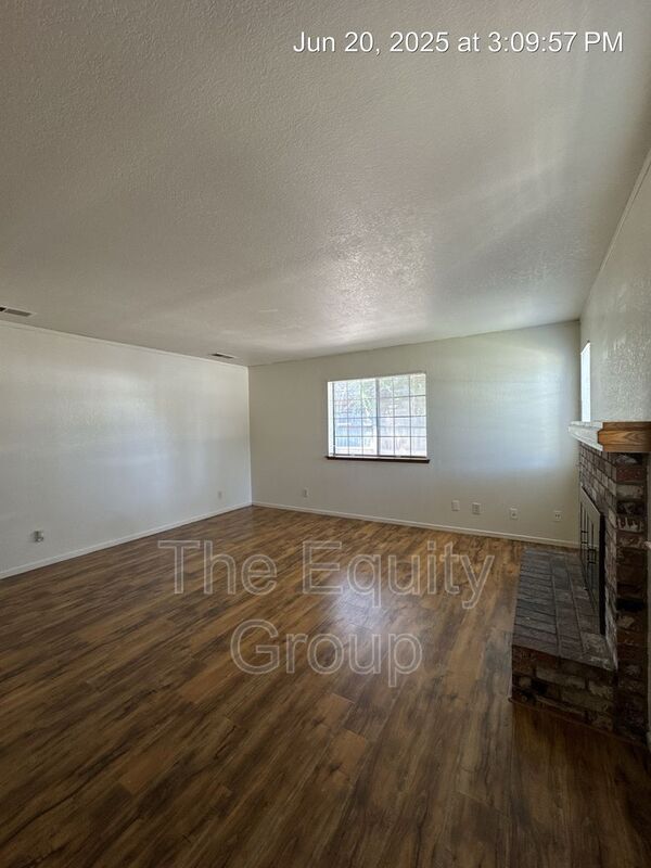 Foto del edificio - 4430 W Cypress Ave