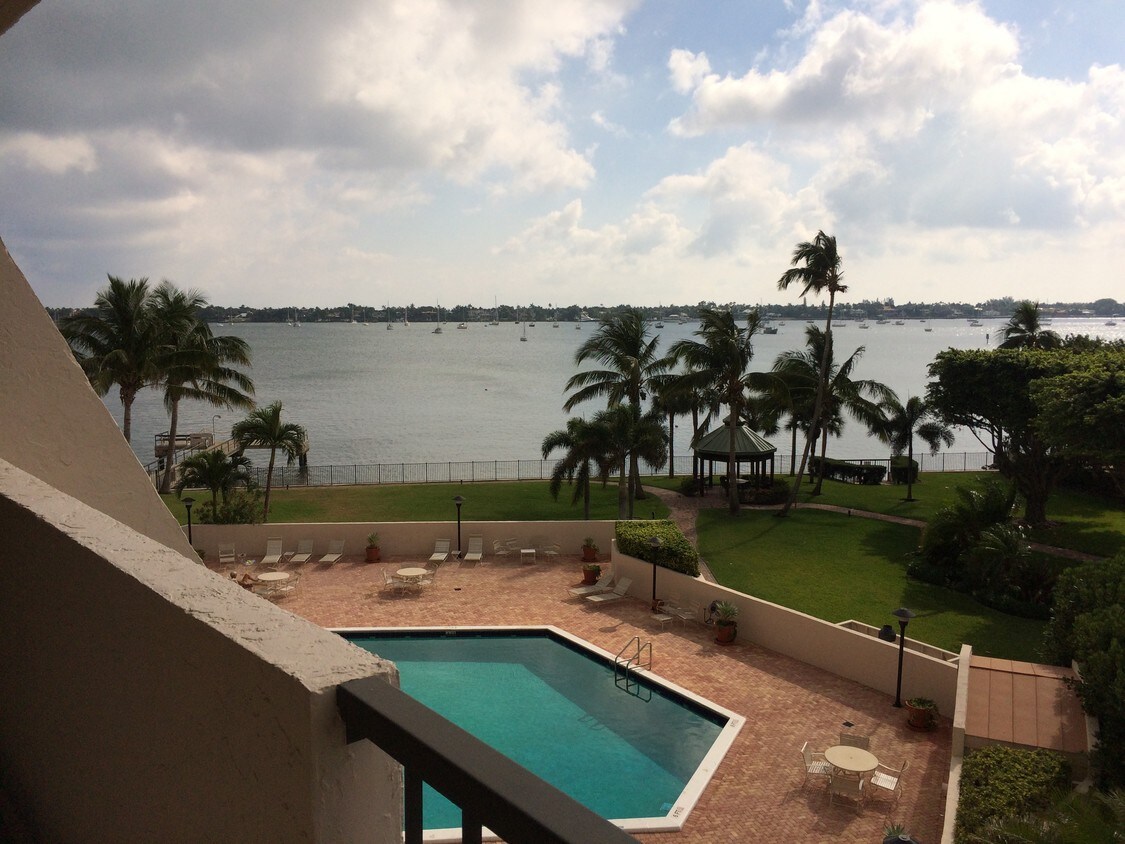 Primary Photo - 5200 N Flagler Dr