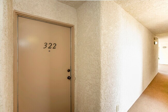 Foto del edificio - 5325 Newcastle Ave