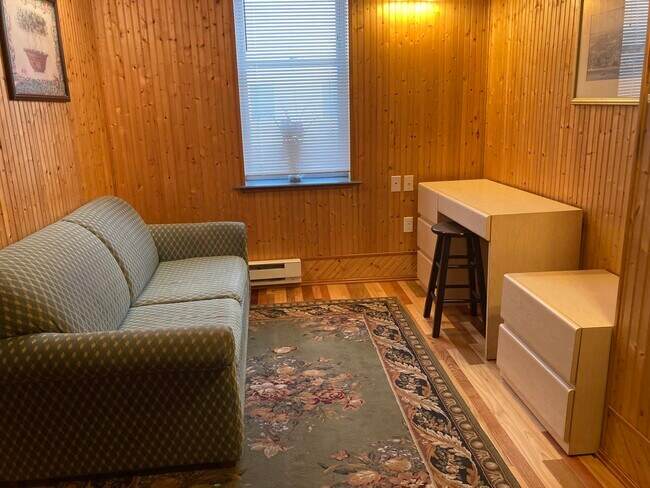 living room area - 3204 Frankford Ave