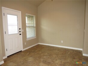 Building Photo - 405 Sladecek Dr