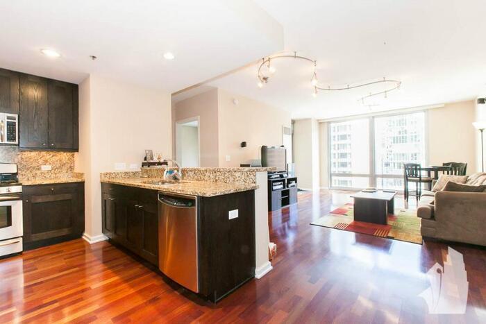 Foto principal - Amazing 1Bed+Den/1.5 bath condo featuring ...