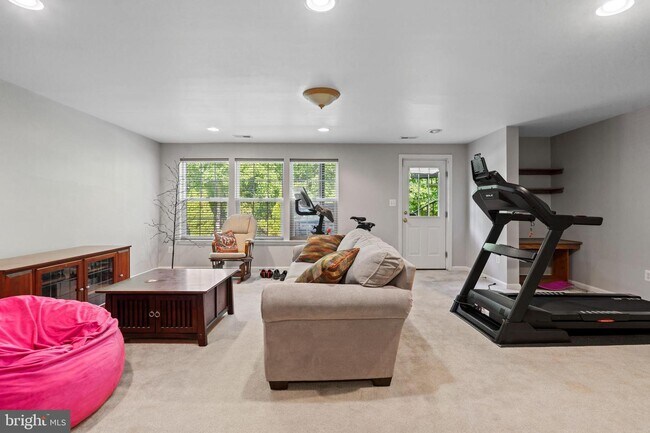 Building Photo - 10109 Banchory Pl