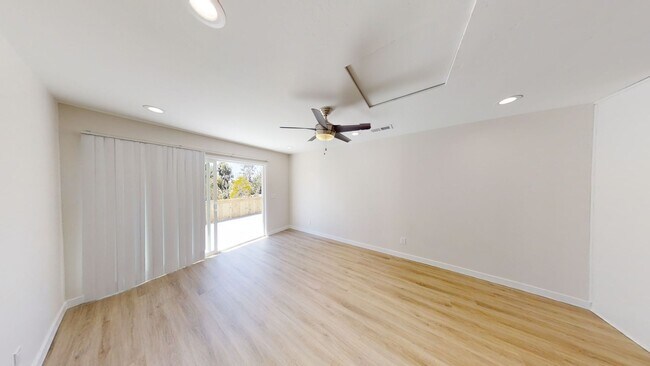 Building Photo - 4BD/2BA on West Falls!