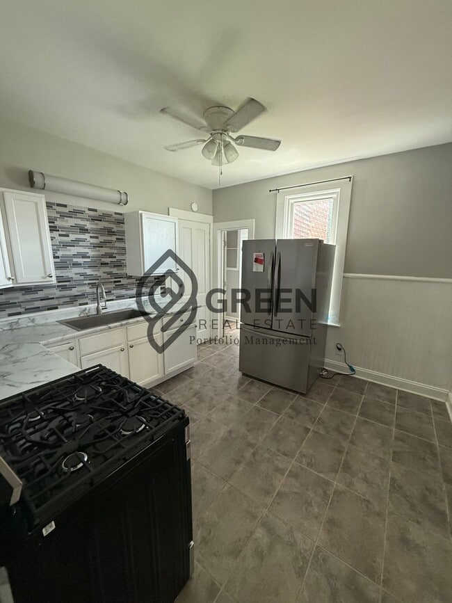 Building Photo - Beautiful apartment in Bradley