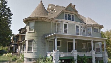Building Photo - 904 W Stephenson St