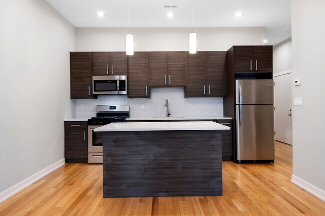 Foto del edificio - 1420 N Milwaukee Ave