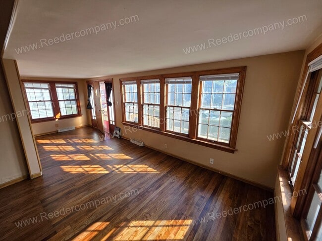 Building Photo - Remodeled 3 bedroom 1 bathroom house