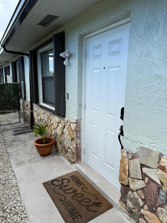 Foto del edificio - 209 NW 7th Ct