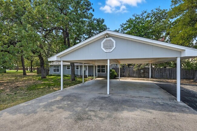 Building Photo - 5702 Teasley Ln