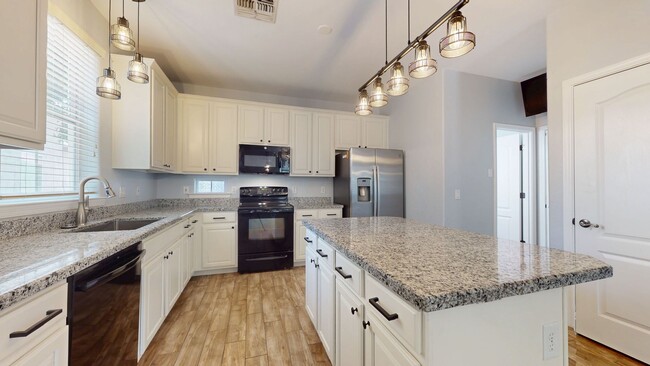 Building Photo - GREAT LOCATION MESA SOUTH OF THE 60