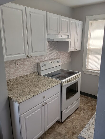Kitchen - 5 Park Ave